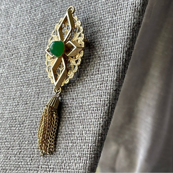 c1972 SARAH COV | Vtg | Peking Collection Green Glass Cabochon Bead Tassel Pin - Picture 7 of 12